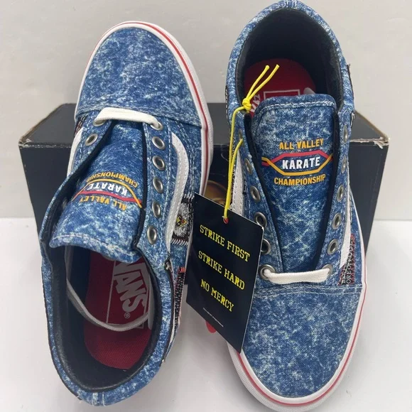 Vans Man’s Old Skool
Cobra Kai Multi/True White Sneakers
VN0A3WKT6GL - Picture 5 of 16